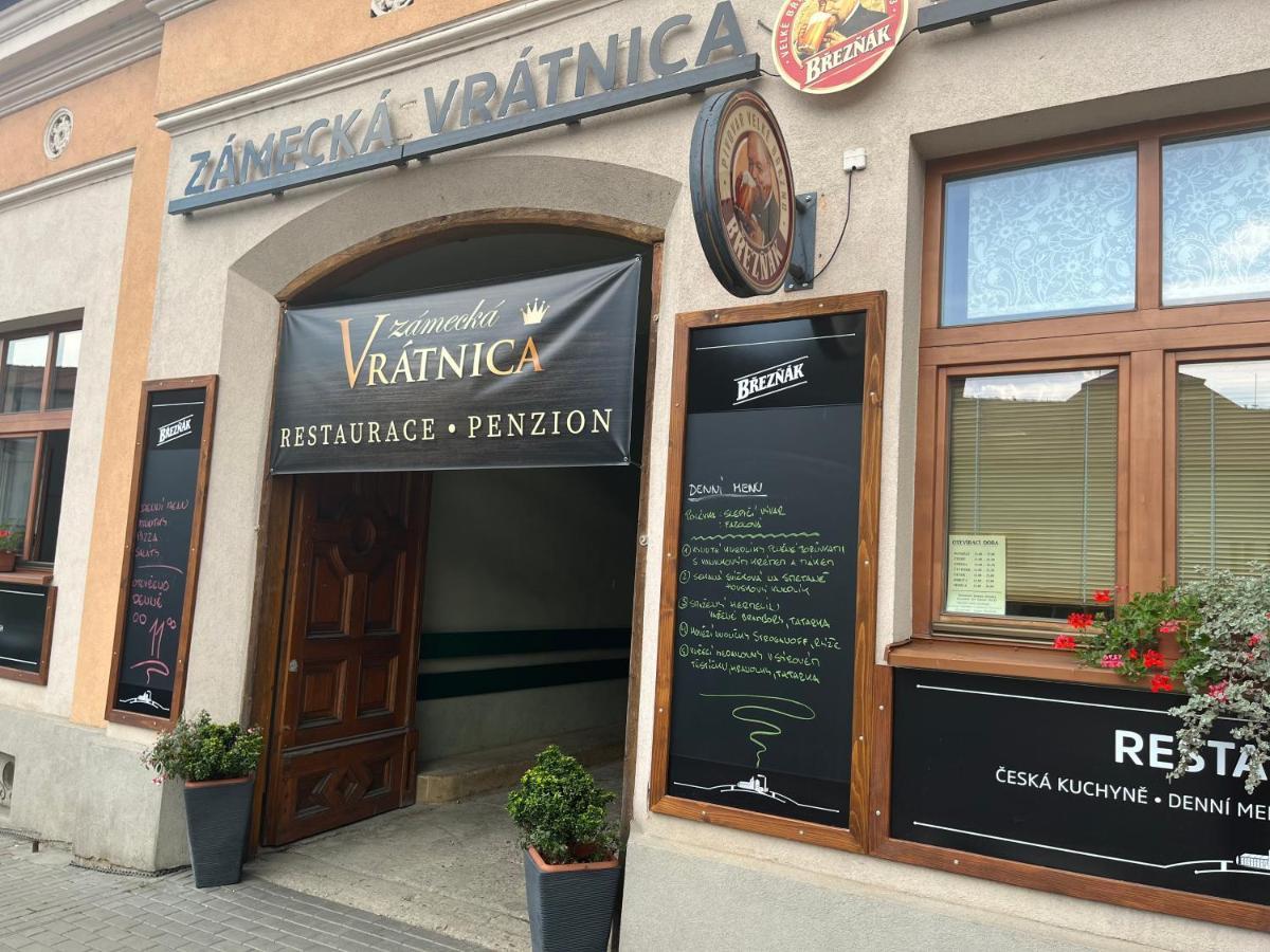 Penzion A Restaurace Zamecka Vratnica Vizovice Exterior photo